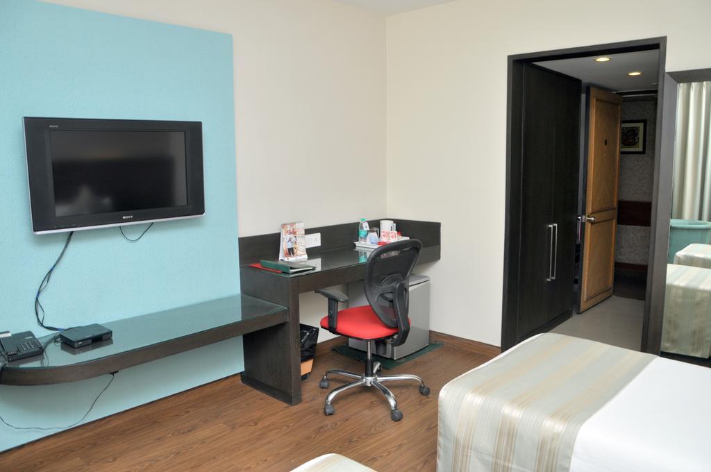 Indismart Hotel Калькутта Экстерьер фото