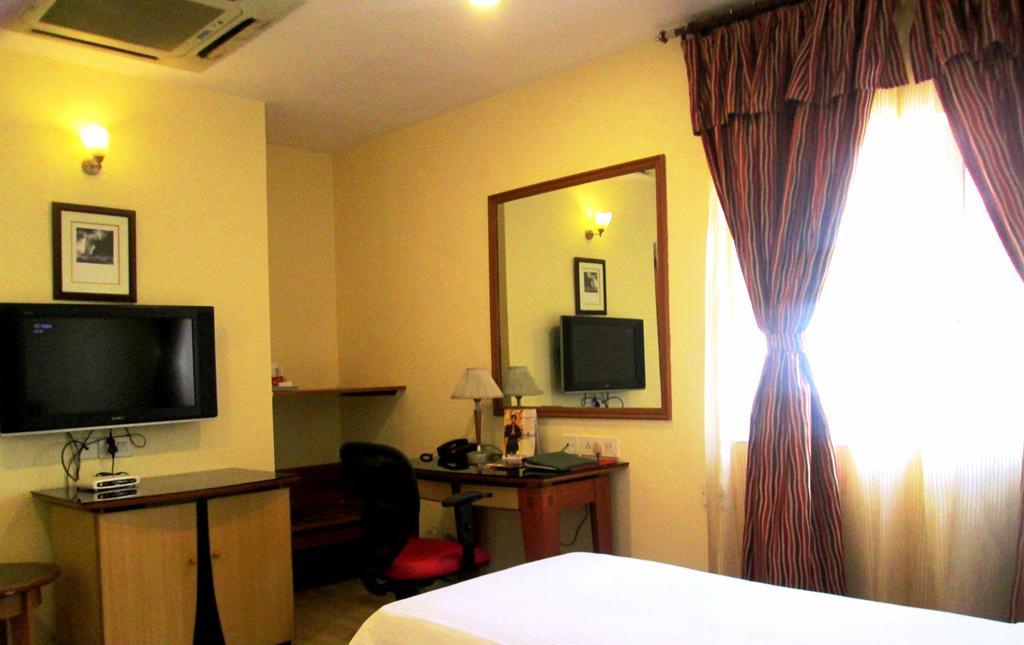 Indismart Hotel Калькутта Экстерьер фото