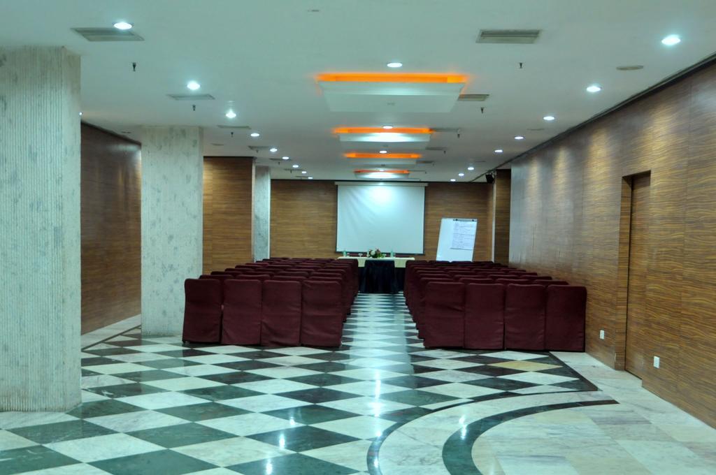 Indismart Hotel Калькутта Экстерьер фото