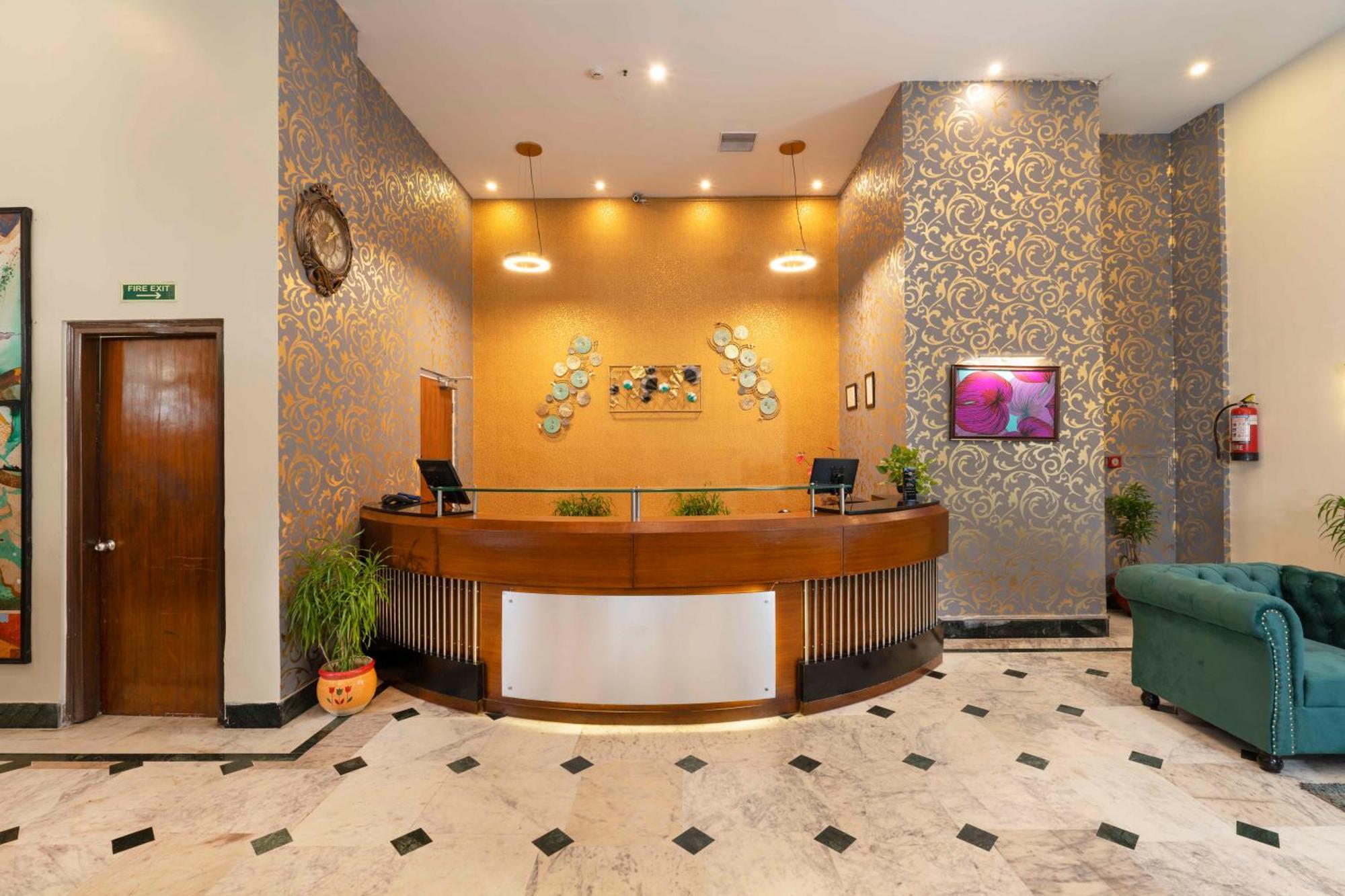 Indismart Hotel Калькутта Экстерьер фото