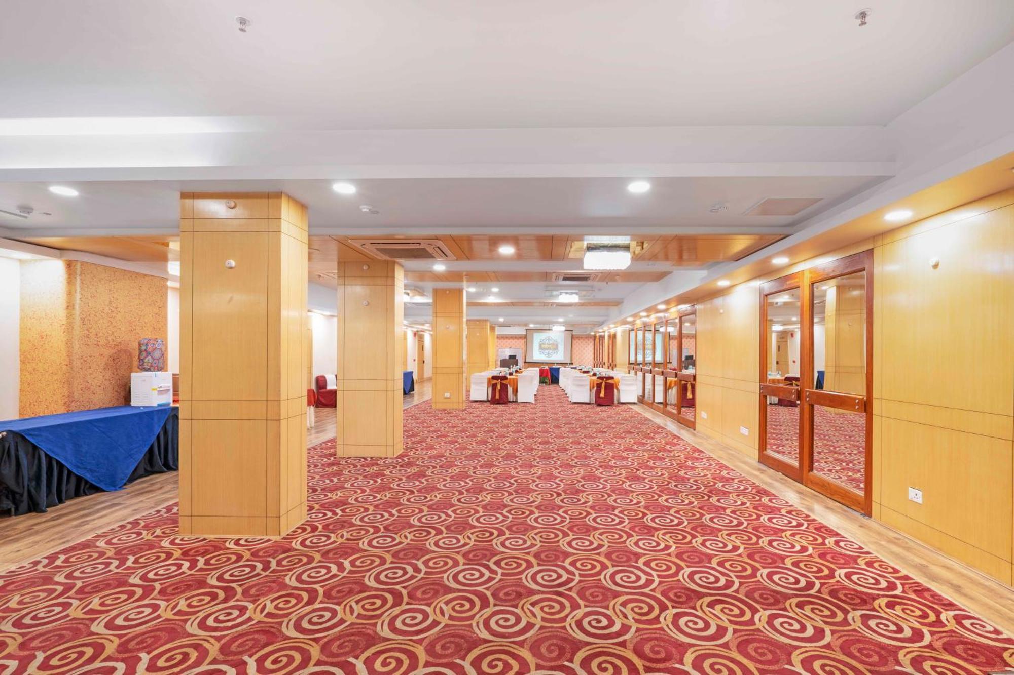Indismart Hotel Калькутта Экстерьер фото