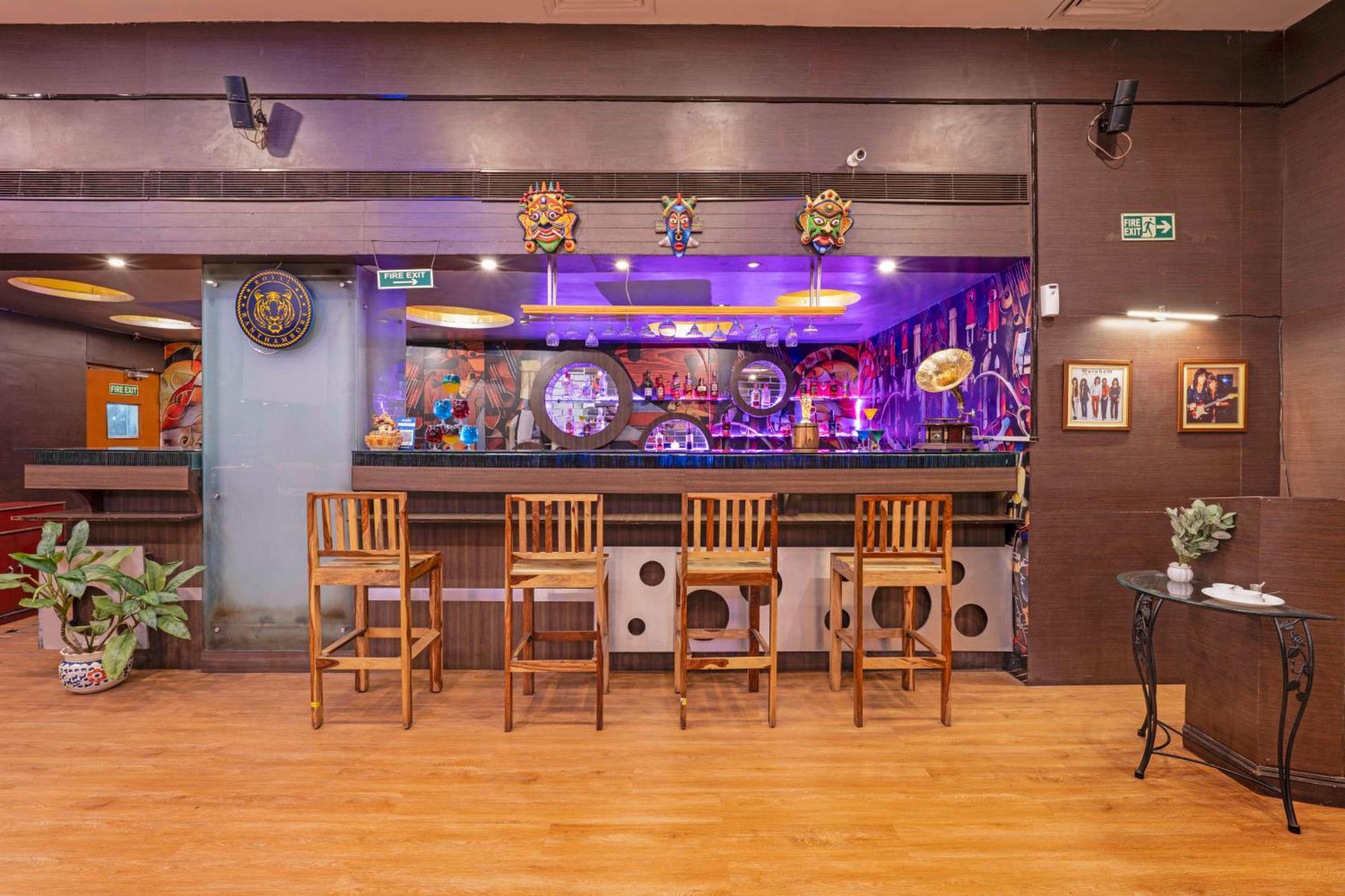 Indismart Hotel Калькутта Экстерьер фото