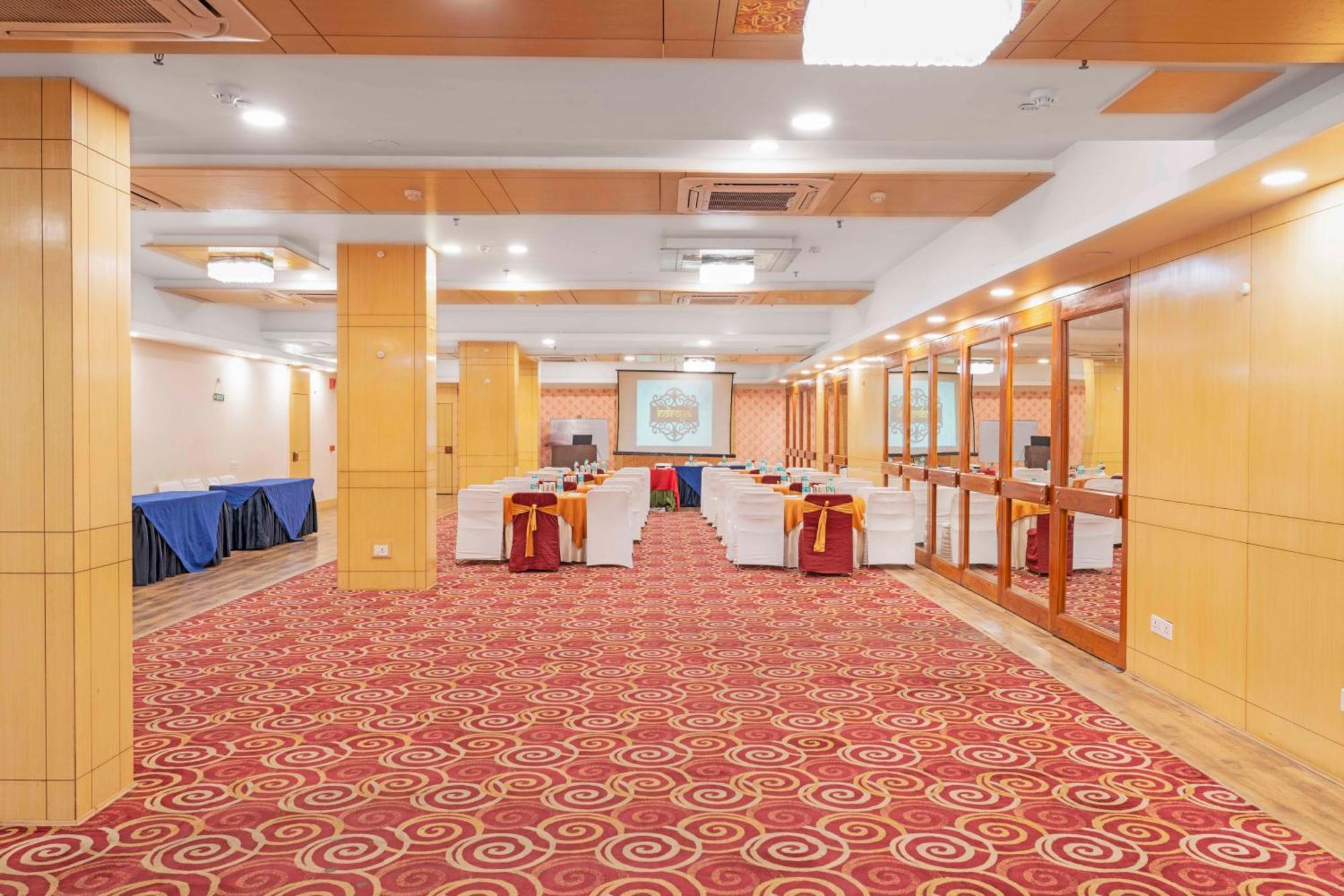 Indismart Hotel Калькутта Экстерьер фото