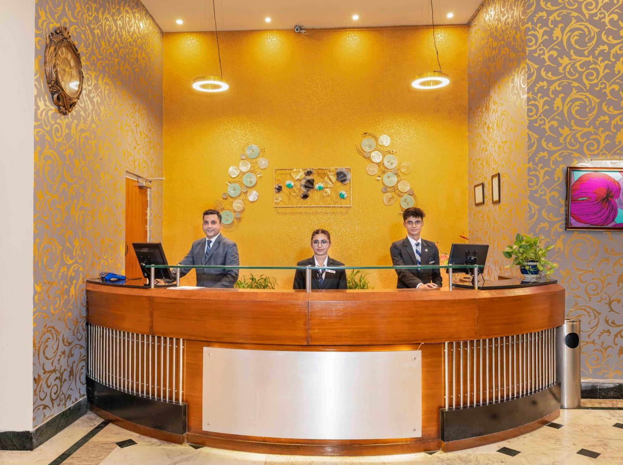 Indismart Hotel Калькутта Экстерьер фото