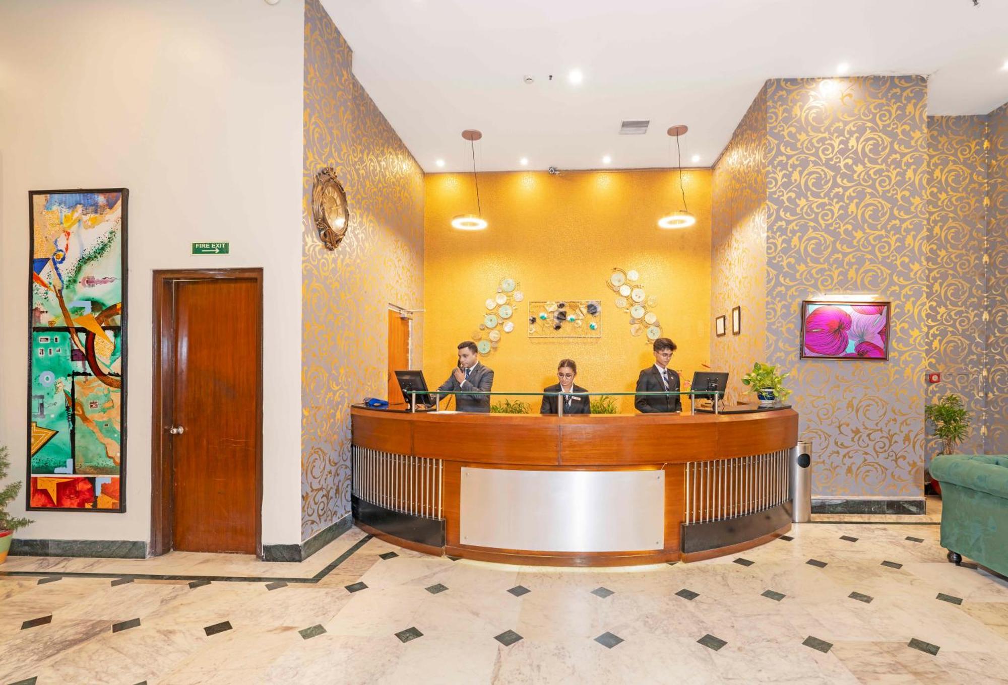 Indismart Hotel Калькутта Экстерьер фото