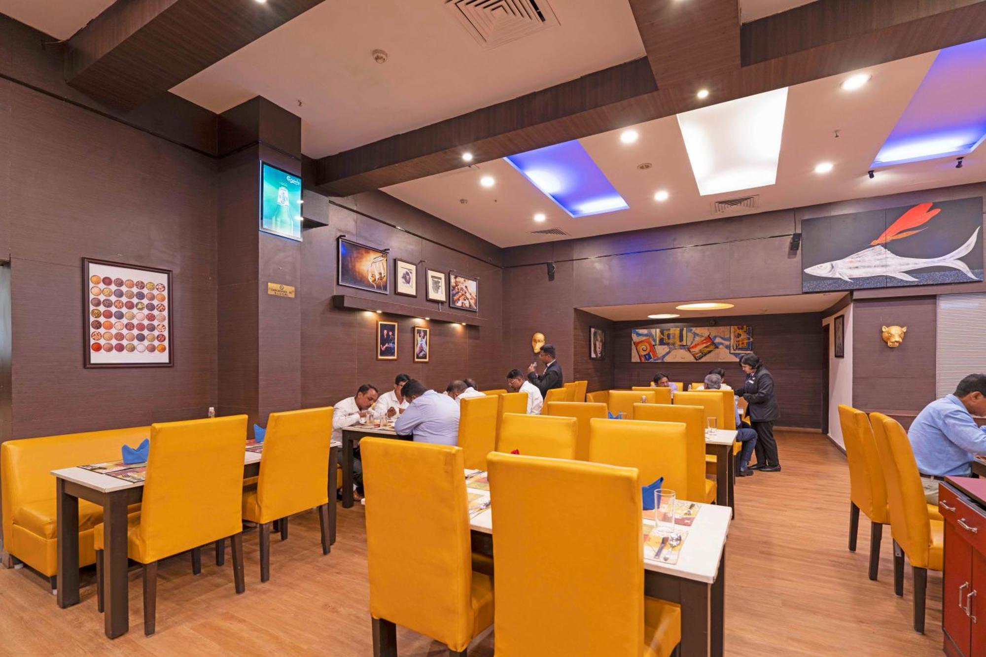 Indismart Hotel Калькутта Экстерьер фото