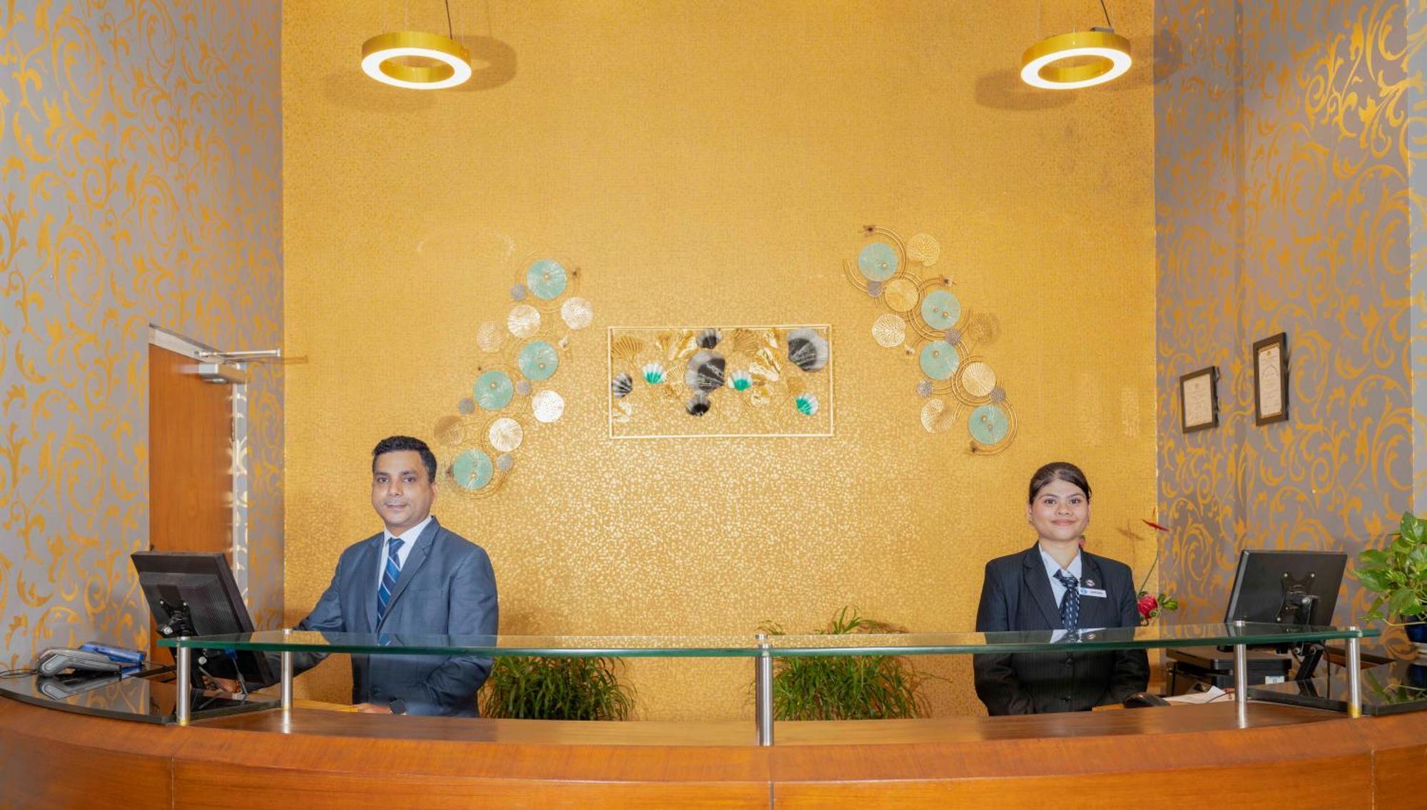Indismart Hotel Калькутта Экстерьер фото