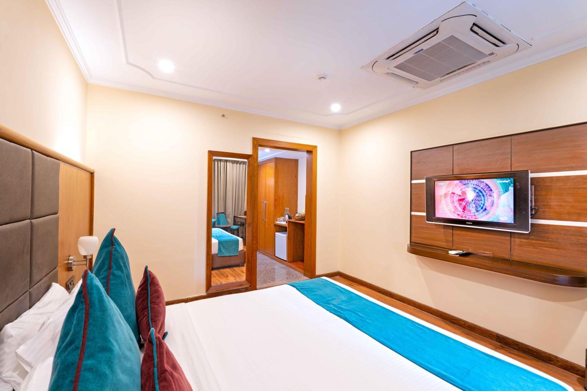 Indismart Hotel Калькутта Экстерьер фото