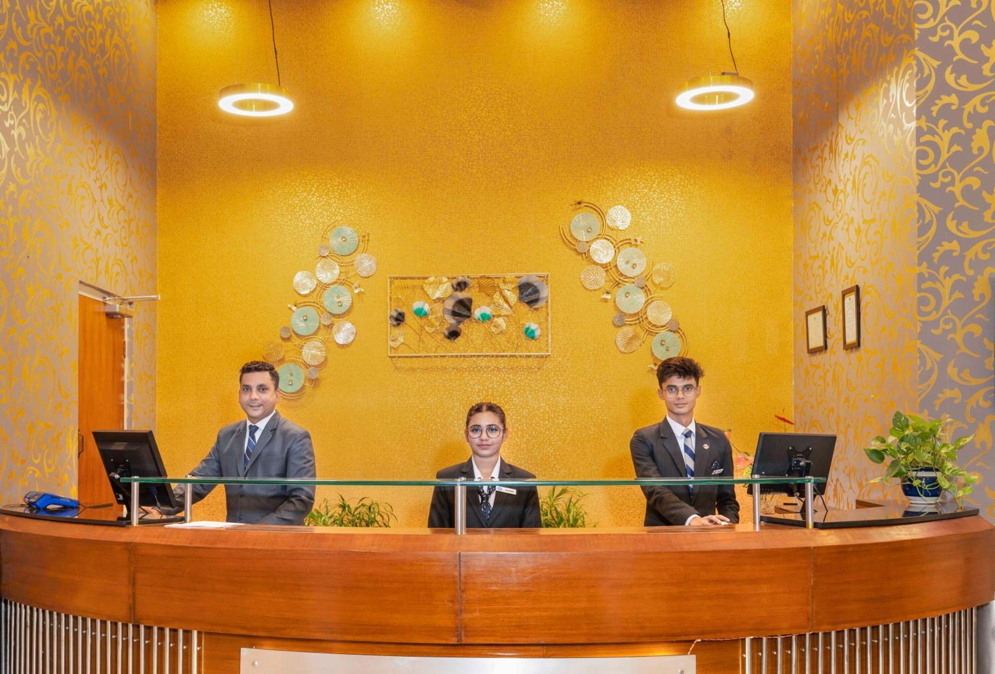 Indismart Hotel Калькутта Экстерьер фото