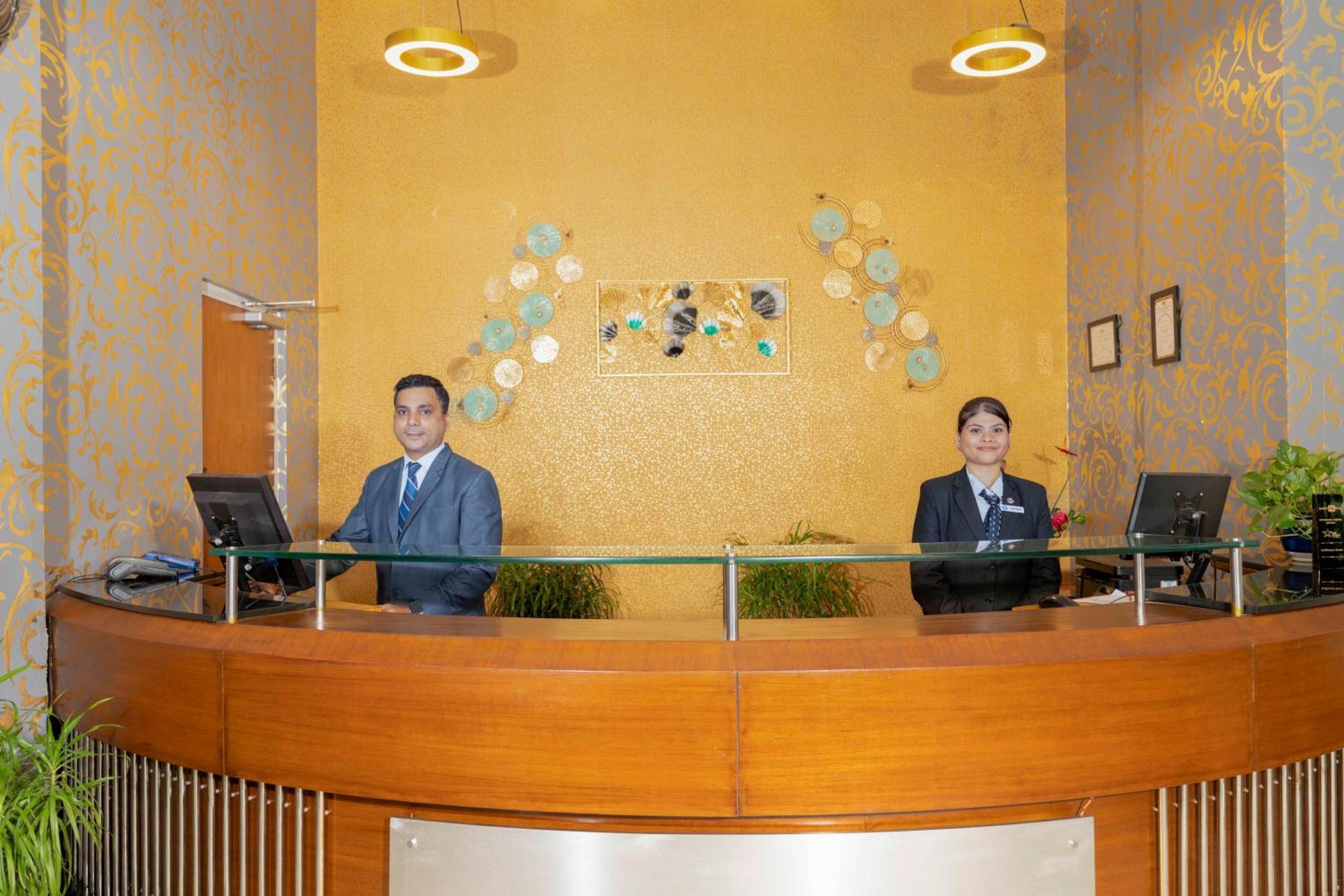Indismart Hotel Калькутта Экстерьер фото