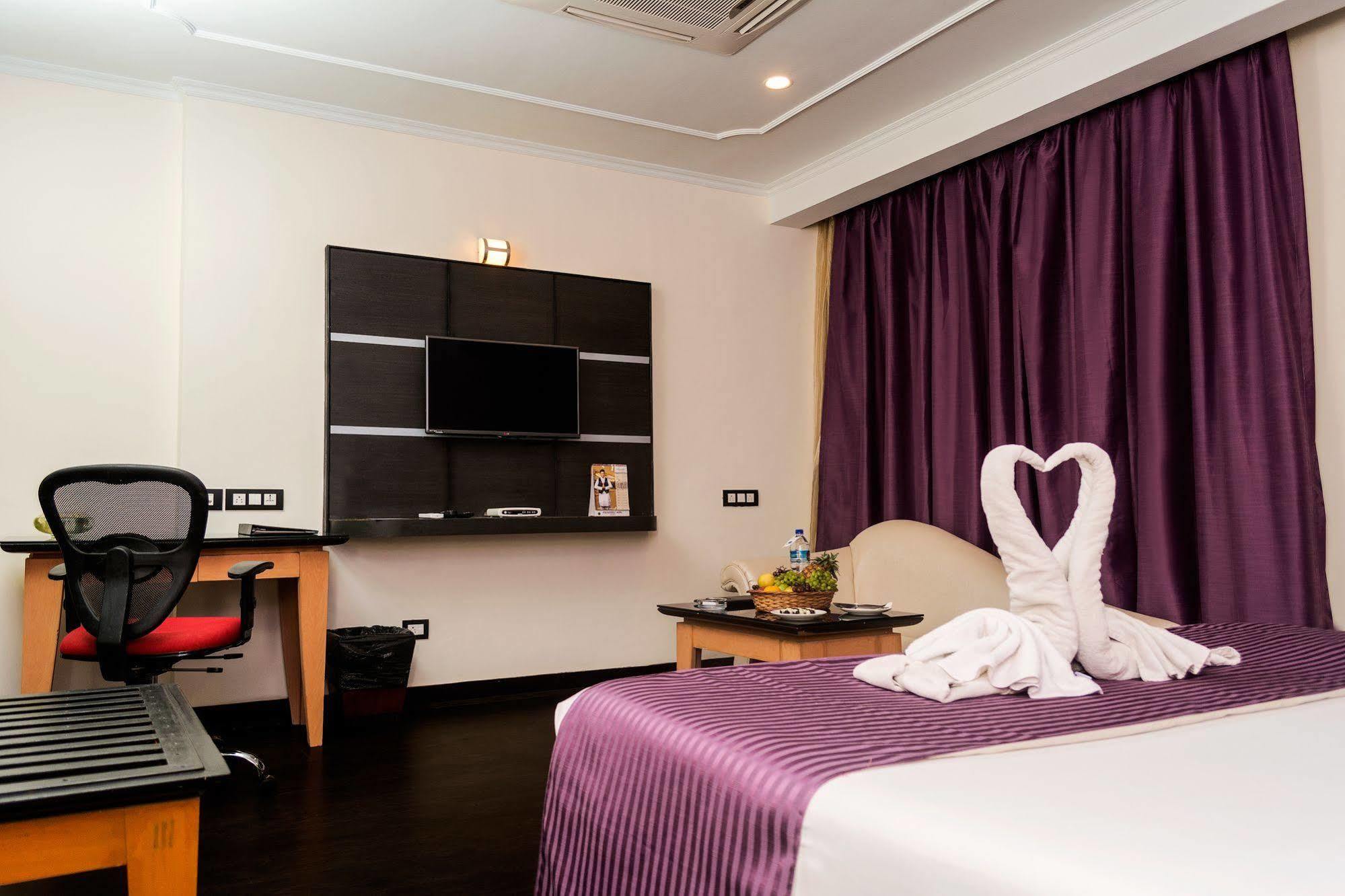 Indismart Hotel Калькутта Экстерьер фото